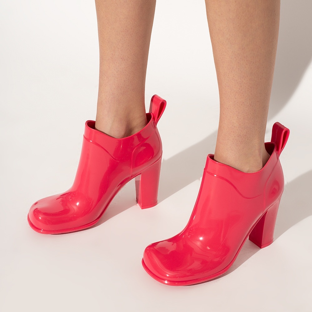 ❤️❤️ BOTTEGA VENETA
BOTTEGA VENETA PINK ‘HEELED ANKLE BOOTS❤️❤️size 9